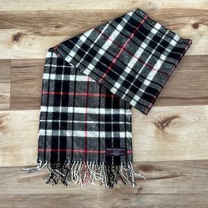 Like new David & Young scarf